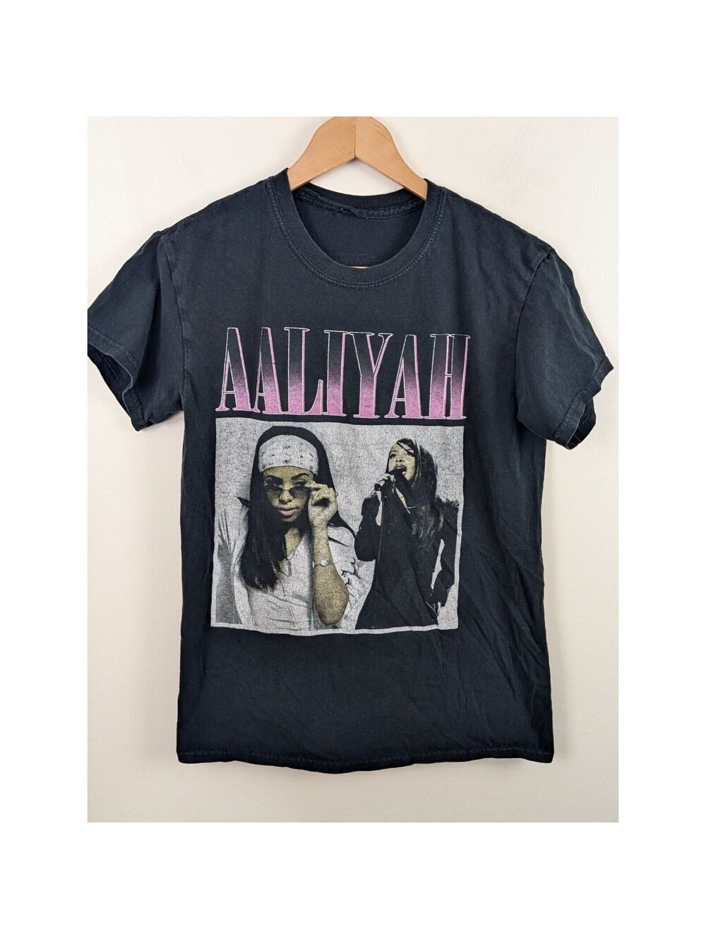 Aaliyah Men's Small S Black & Pink T-shirt Singer Picture Shirt Merch